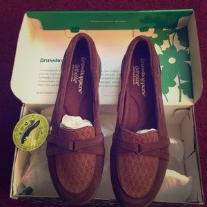 Memory foam slip on comfort walking shoes